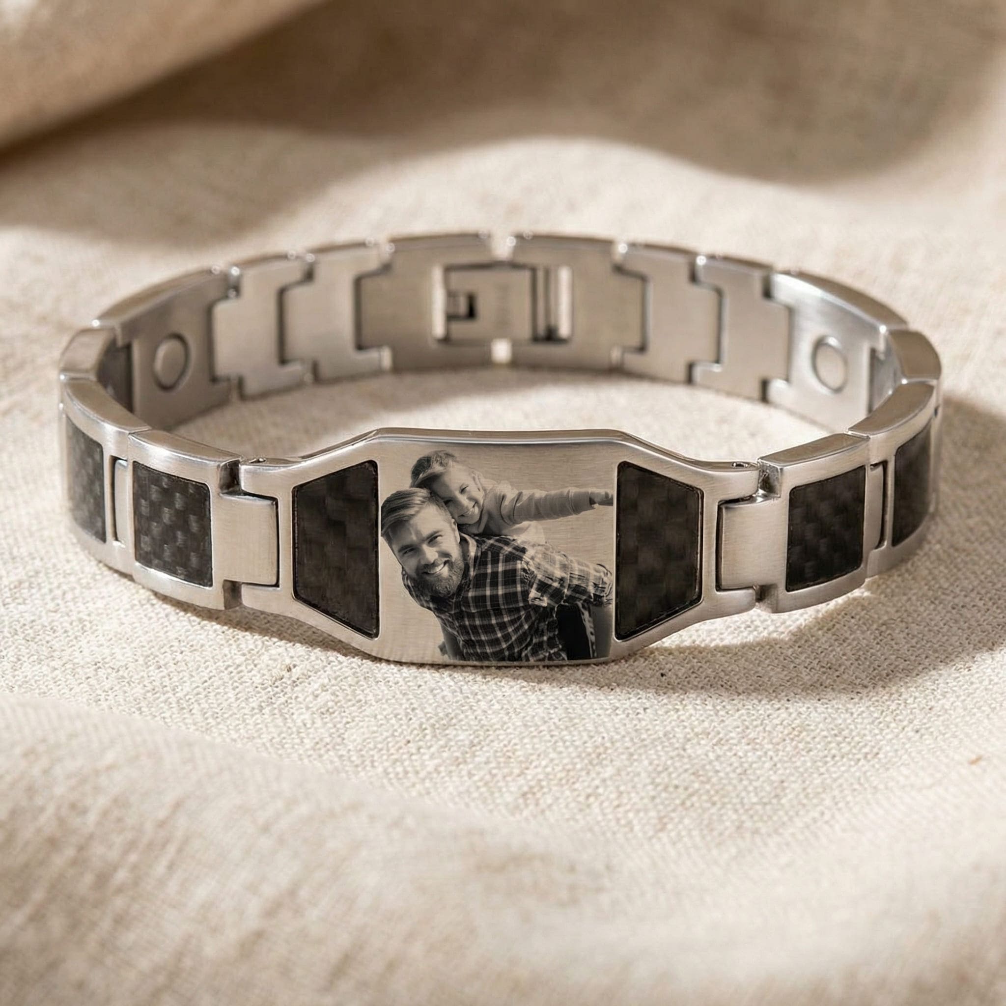 Customizable carbon fiber photo bracelet 副图